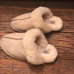 Brand new never worn ugg slippers